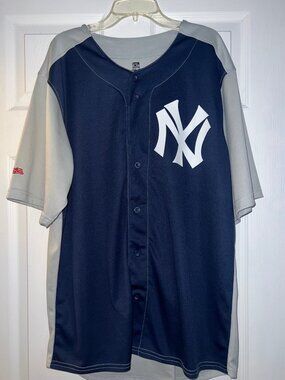 New York Yankees Men's Baseball Jersey Size Large-Cooperstown Collection